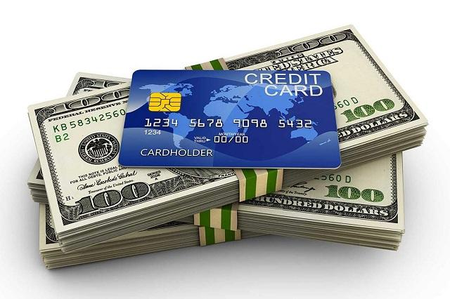 Cân nhắc cẩn thận khi rút tiền từ thẻ tín dụng